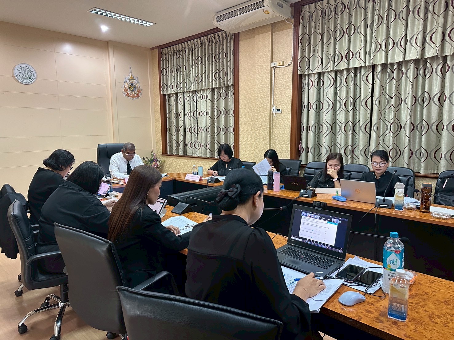 title - การประชุมการรายงานผลระบบติดตามผลการดำเนินงานและผลการเบิกจ่ายงบประมาณ (ALRO Tracking System) และชี้แจงการรายงานผลตัวชี้วัดของโครงการ/กิจกรรมประจำปีงบประมาณ พ.ศ. 2569